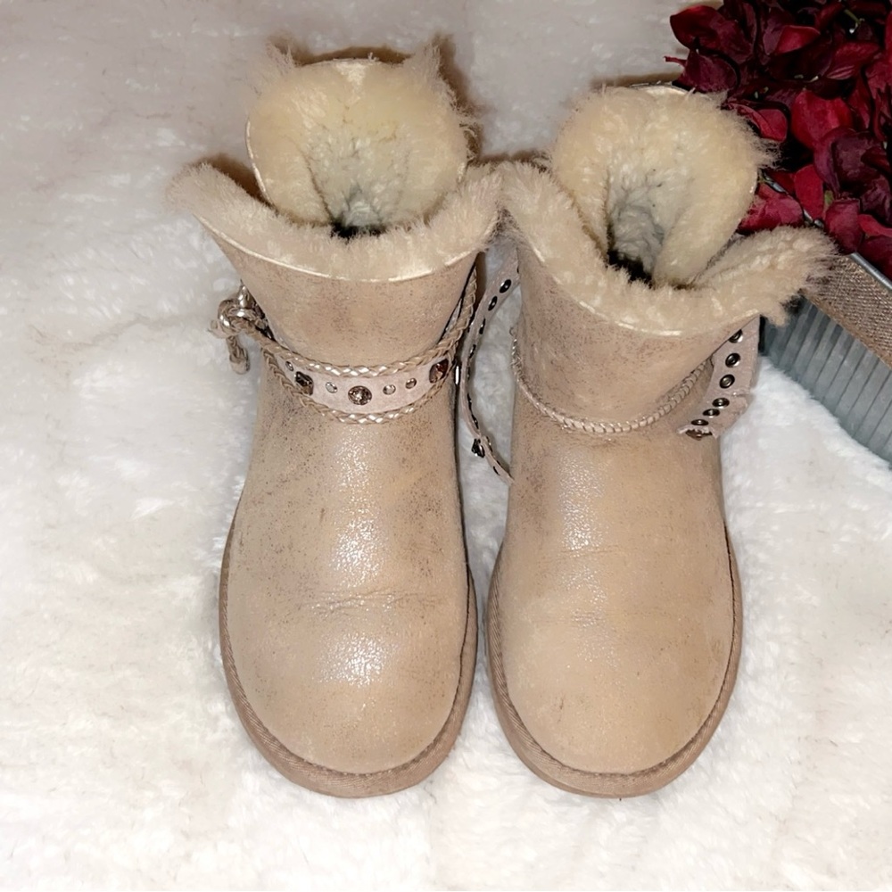 UGG Renn Boot in Sand - Picture 6 of 12